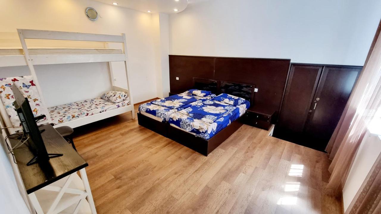 Old Mgzavrebi Apartament Batumi